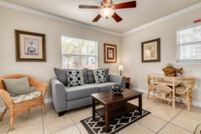 Walkable to Restaurants and Steps to the Beach! - Coconut Villa's Suite 10